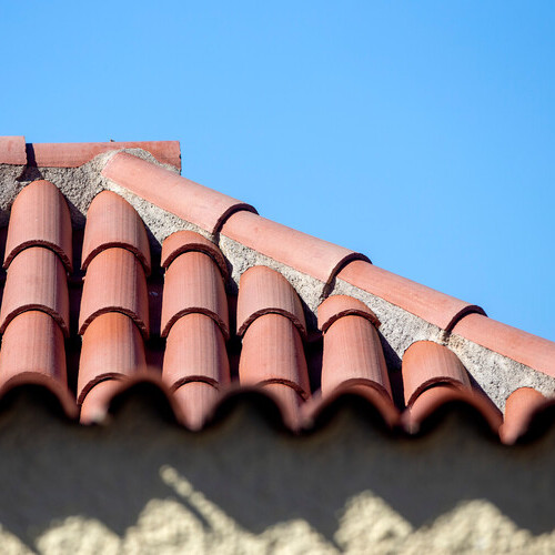Detail of a roof with a tile roof installation